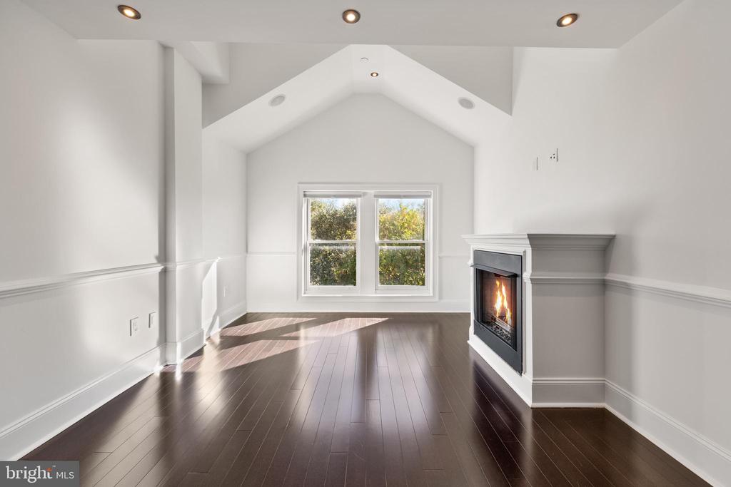 719 12TH STREET SE Unit: 3