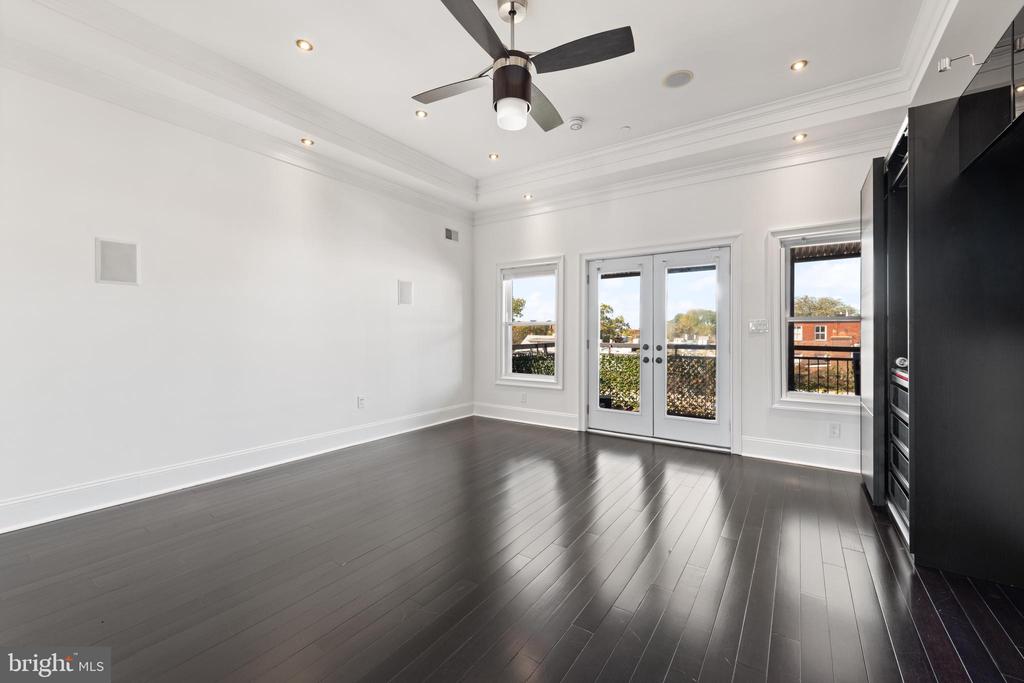 719 12TH STREET SE Unit: 3