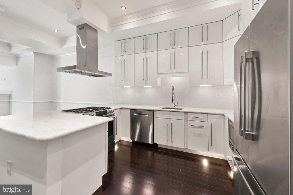 719 12TH STREET SE Unit: 3