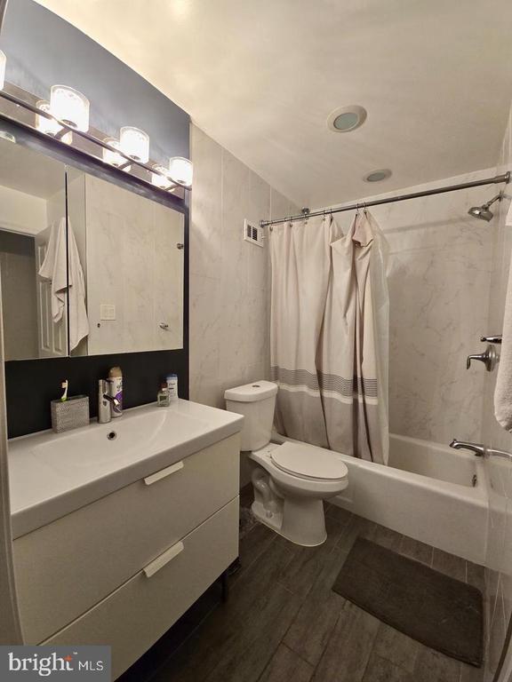 2201 L STREET NW Unit: 820