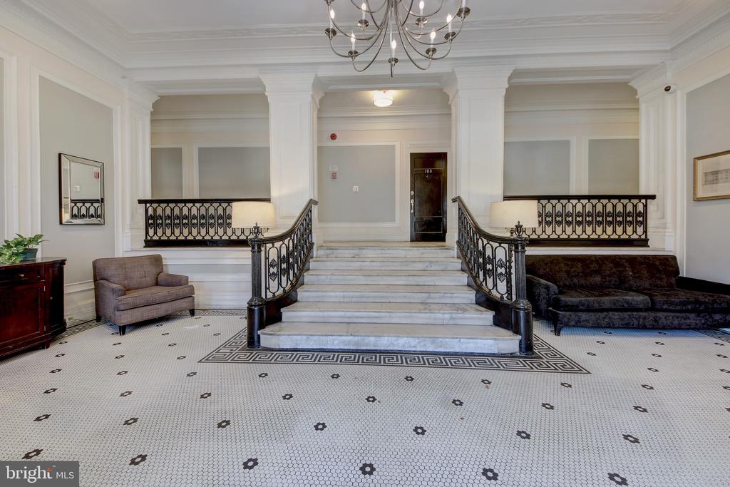 1526 17TH STREET NW Unit: 207
