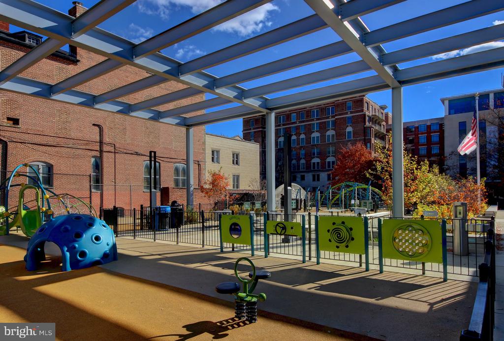1526 17TH STREET NW Unit: 207