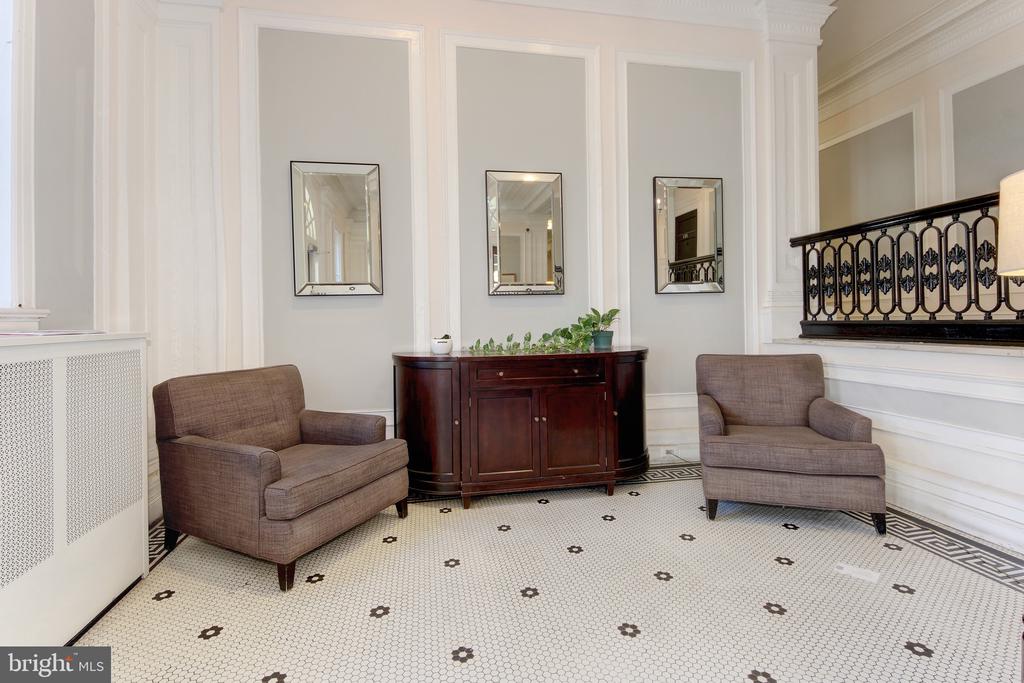 1526 17TH STREET NW Unit: 207