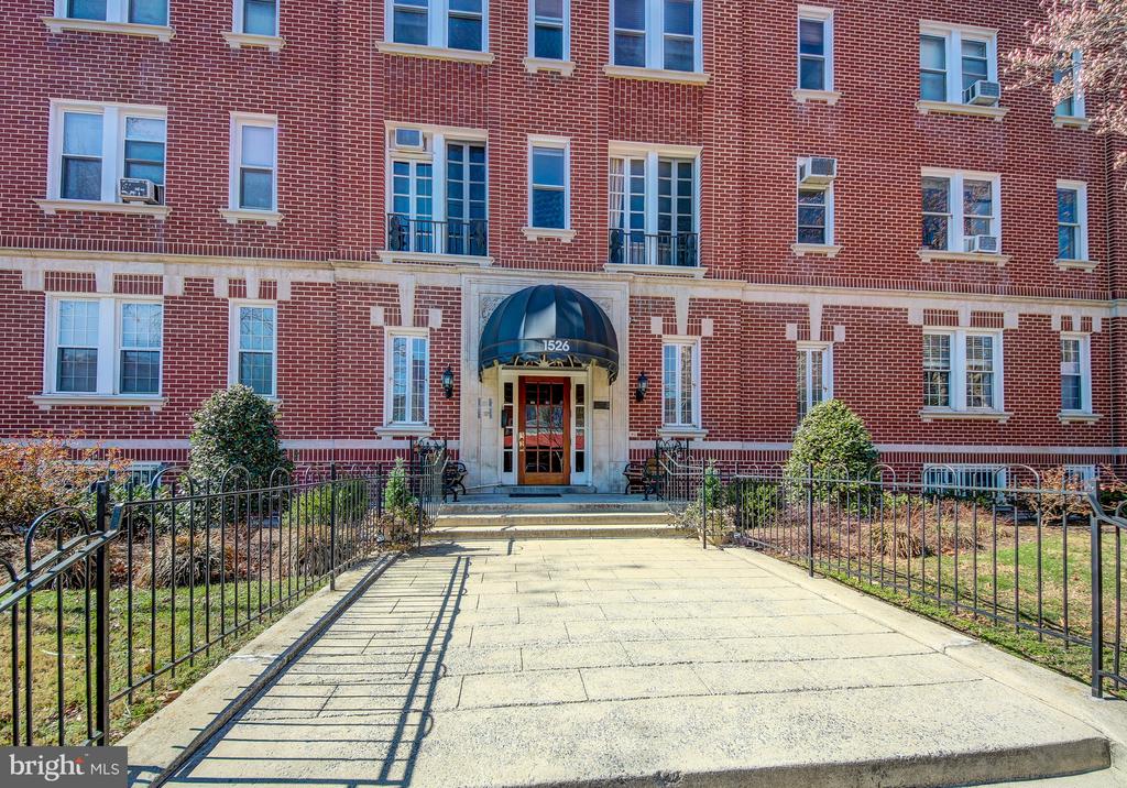 1526 17TH STREET NW Unit: 207