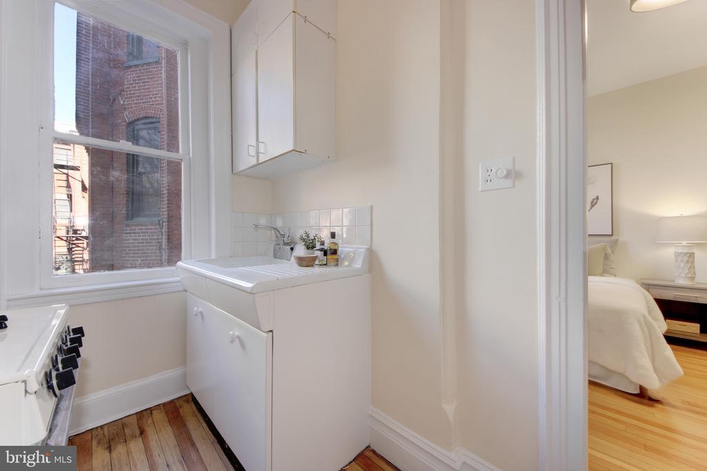 1526 17TH STREET NW Unit: 207