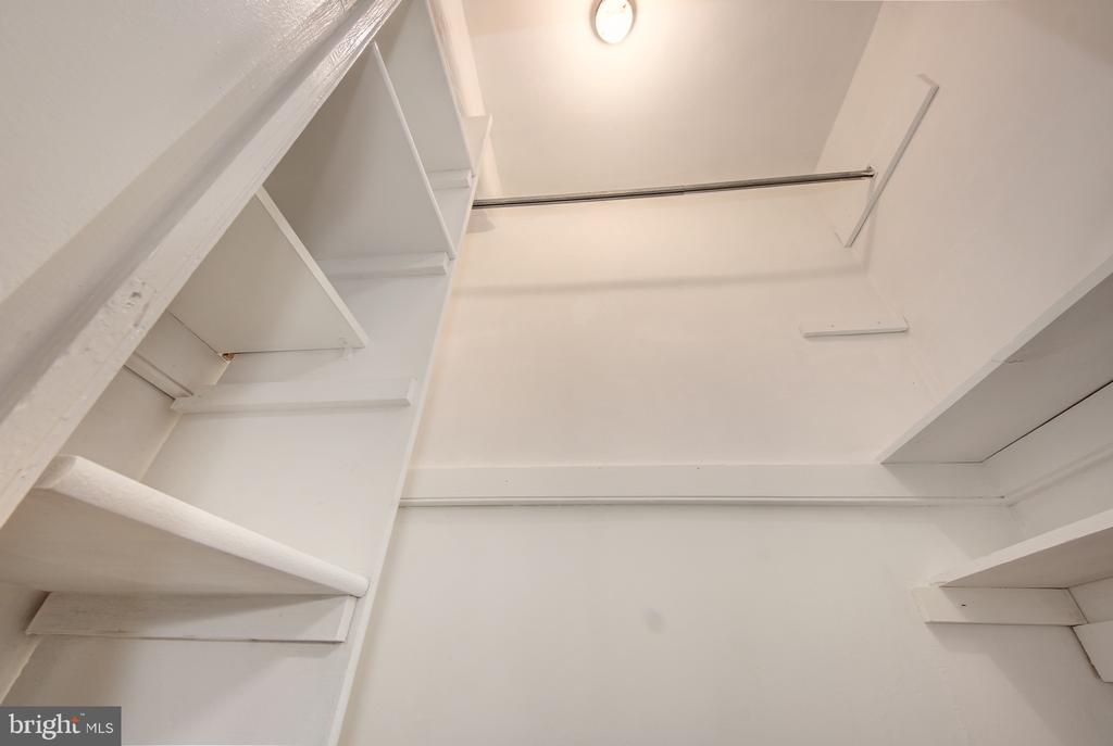 1526 17TH STREET NW Unit: 207