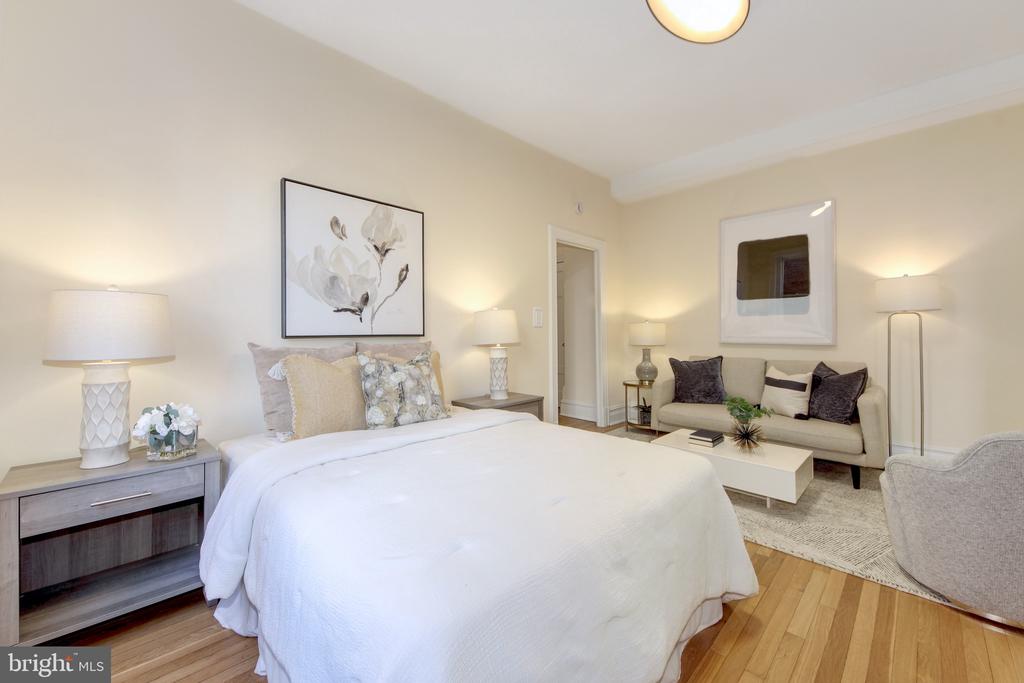 1526 17TH STREET NW Unit: 207