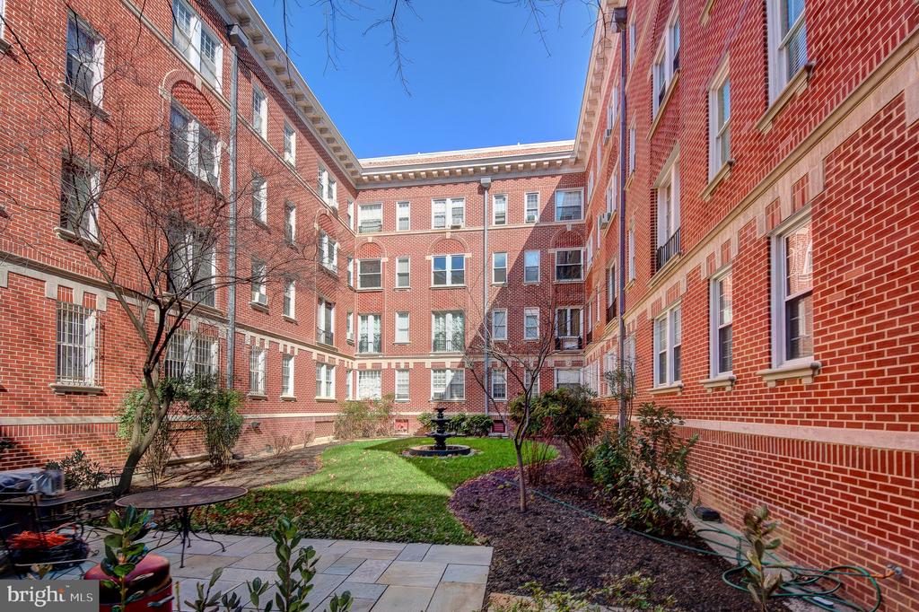 1526 17TH STREET NW Unit: 207