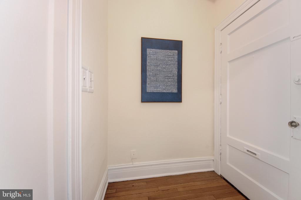 1526 17TH STREET NW Unit: 207