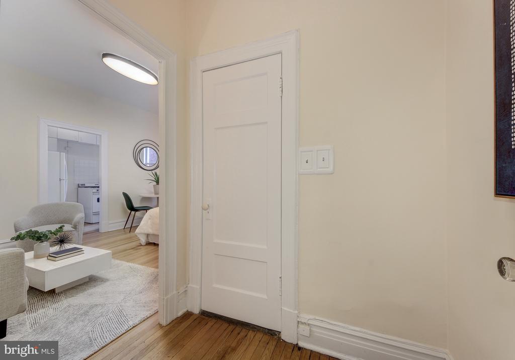 1526 17TH STREET NW Unit: 207