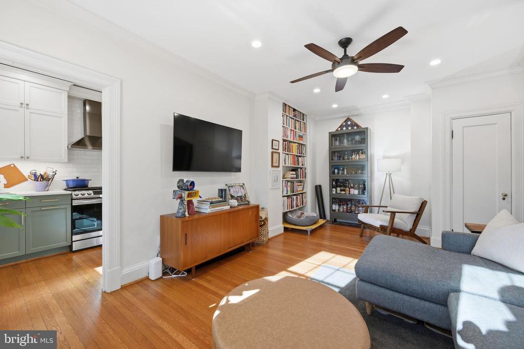 5402 CONNECTICUT AVENUE NW Unit: 202