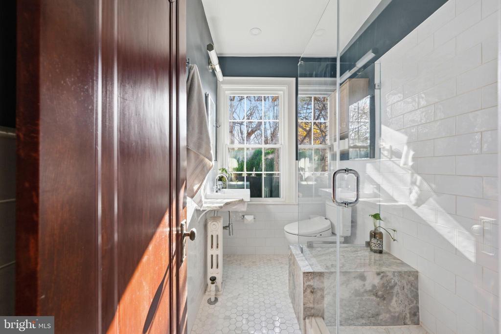 5402 CONNECTICUT AVENUE NW Unit: 202