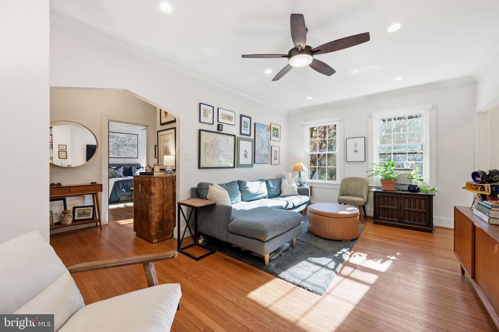5402 CONNECTICUT AVENUE NW Unit: 202