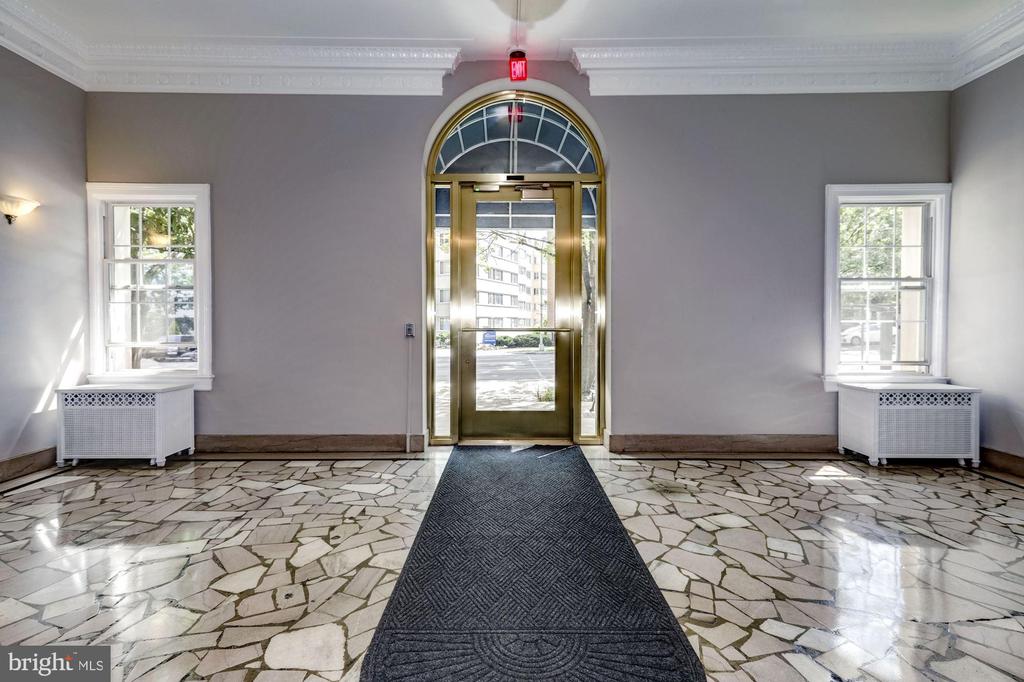 5402 CONNECTICUT AVENUE NW Unit: 202