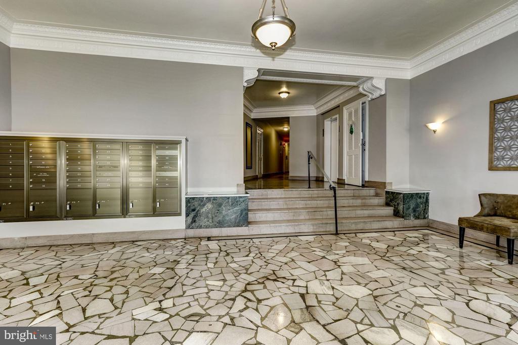 5402 CONNECTICUT AVENUE NW Unit: 202