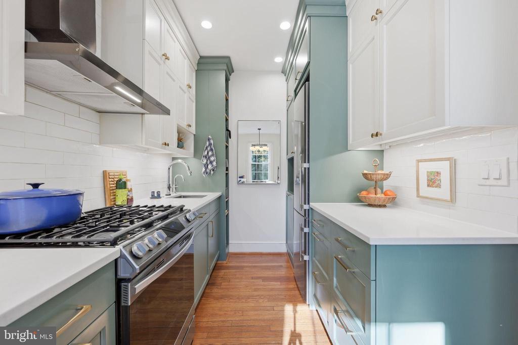 5402 CONNECTICUT AVENUE NW Unit: 202