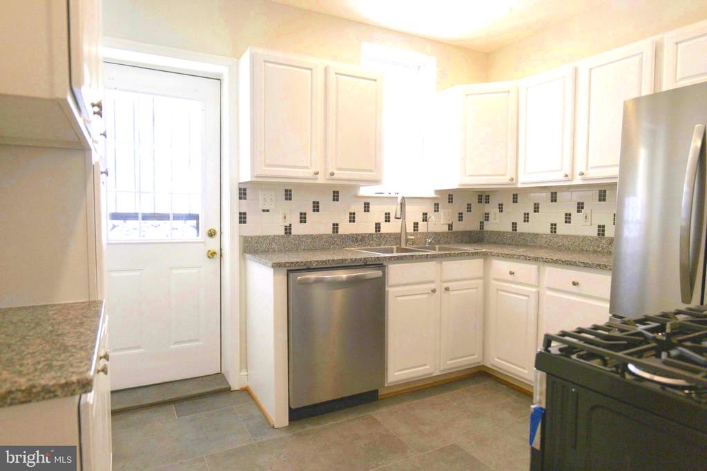 128 THOMAS STREET NW Unit: A