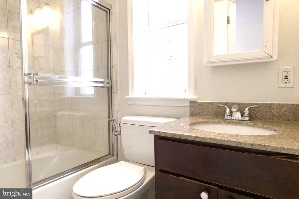 128 THOMAS STREET NW Unit: A