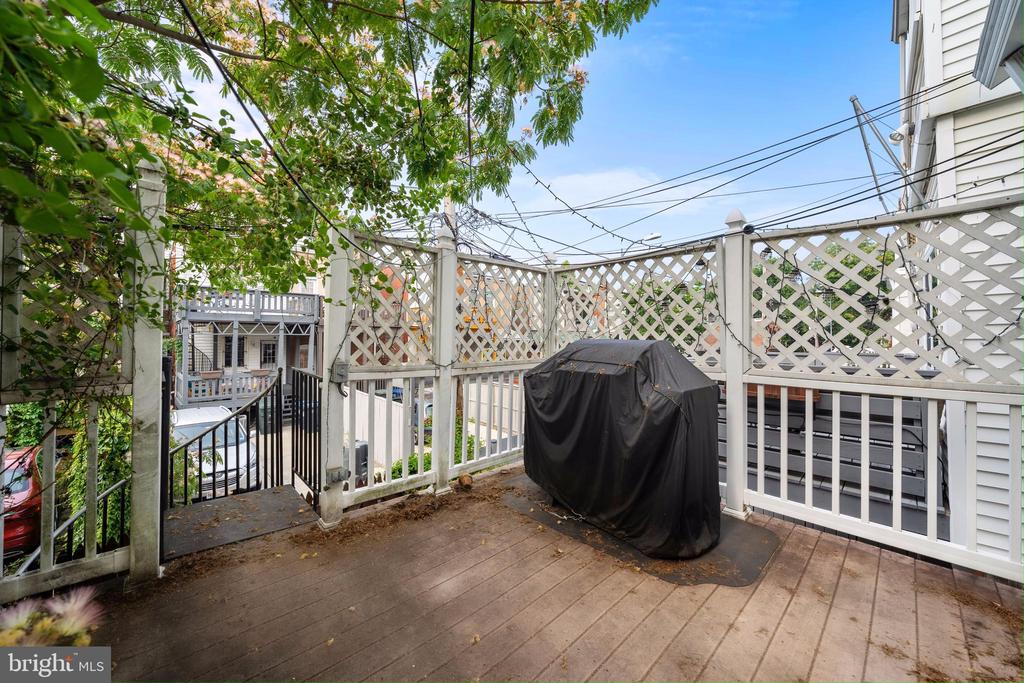 128 THOMAS STREET NW Unit: A