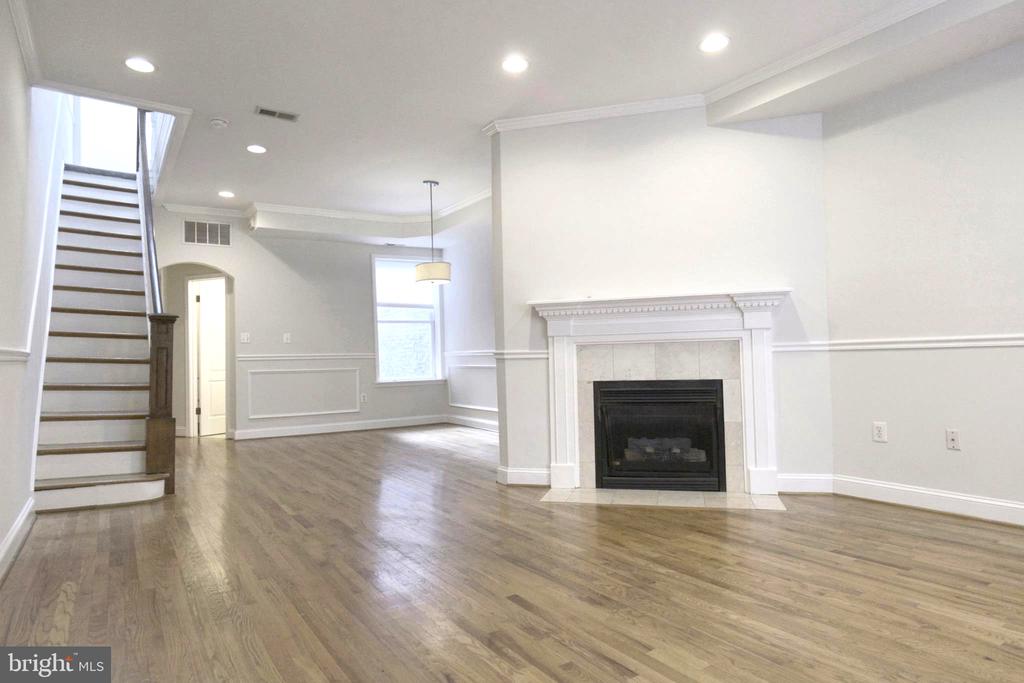 128 THOMAS STREET NW Unit: A