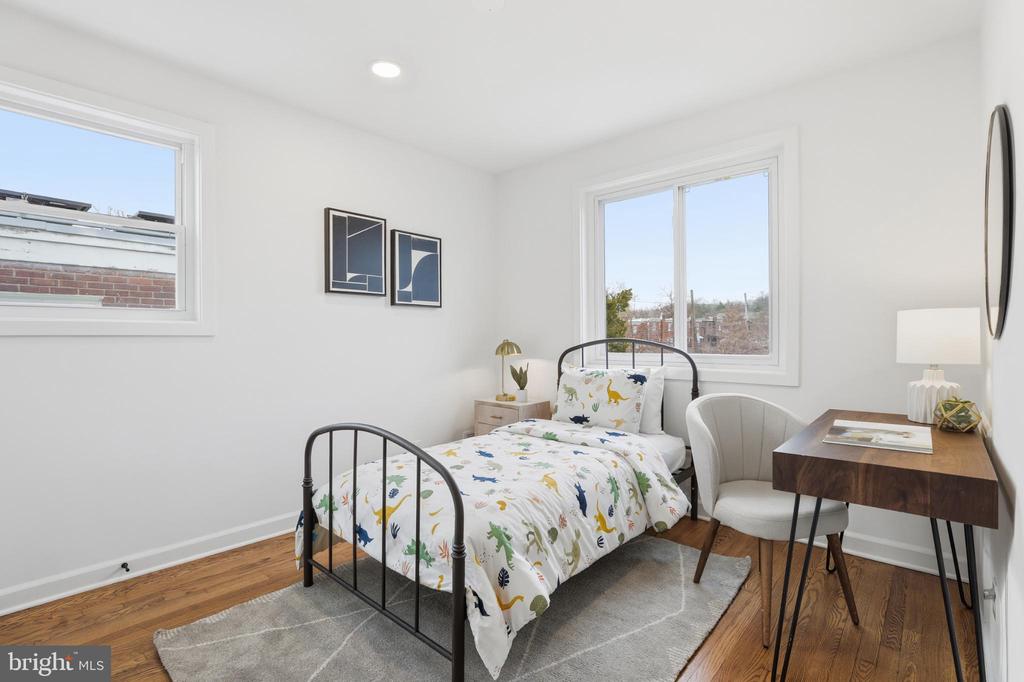 4816 8TH STREET NE