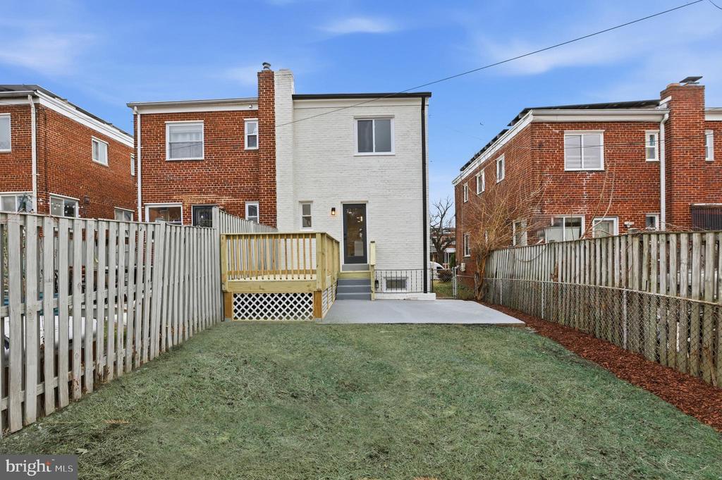 4816 8TH STREET NE