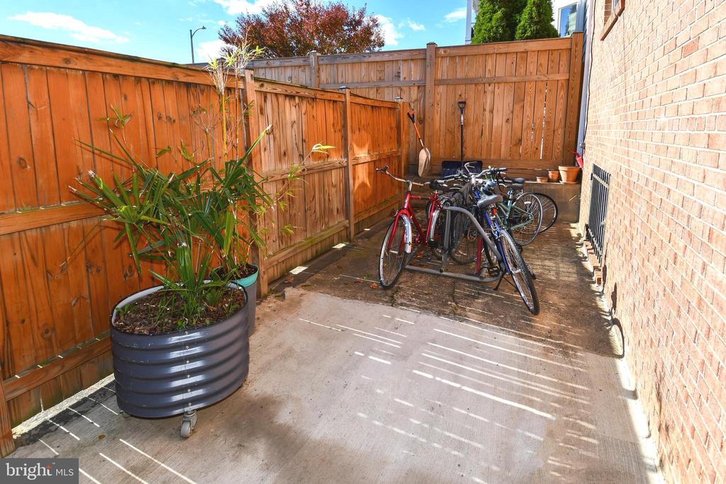 718 PARK ROAD NW Unit: 4