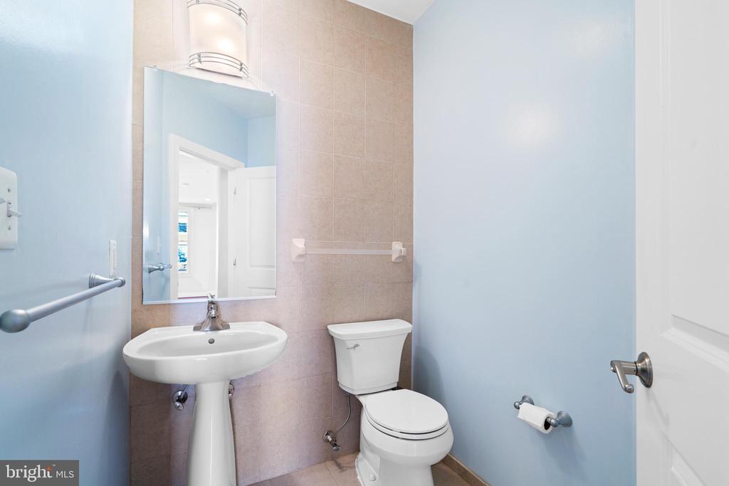 1350 MONROE STREET NW Unit: B