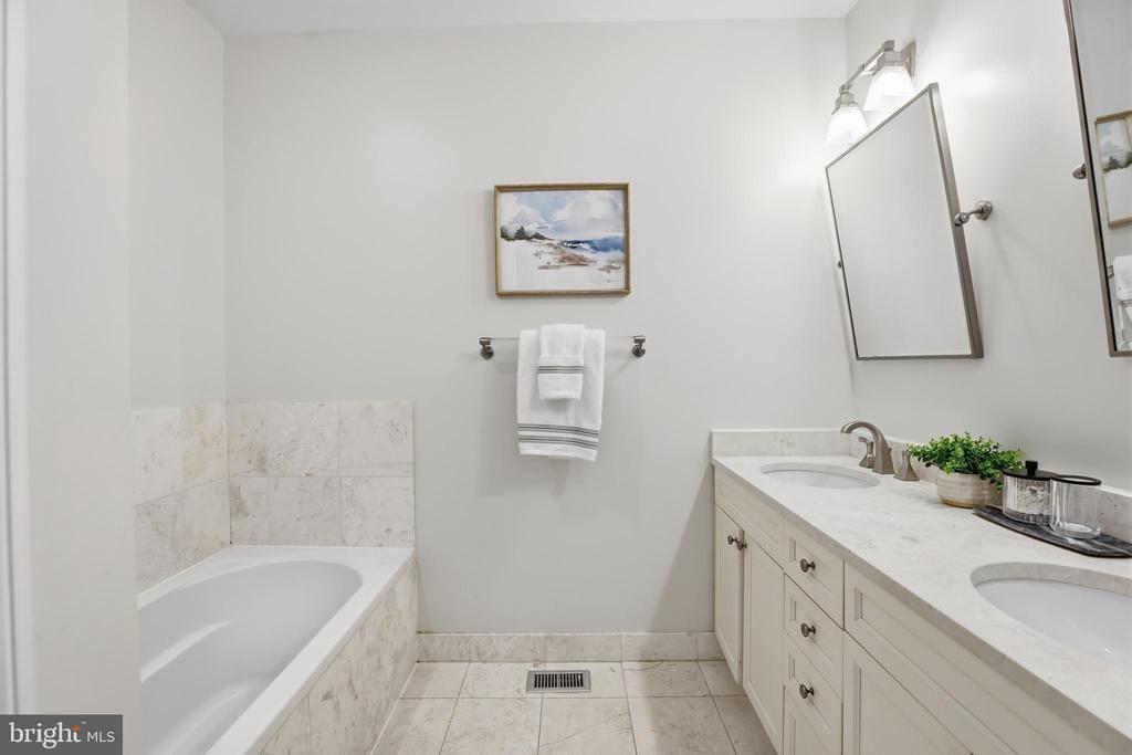 1830 JEFFERSON PLACE NW Unit: 11