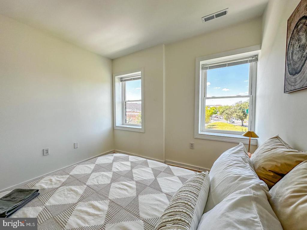 80 NEW YORK AVENUE NW Unit: 402