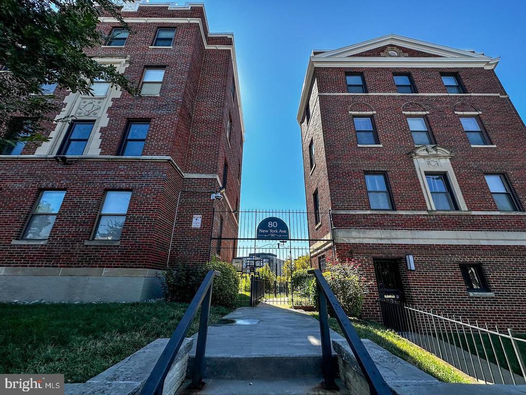 80 NEW YORK AVENUE NW Unit: 402