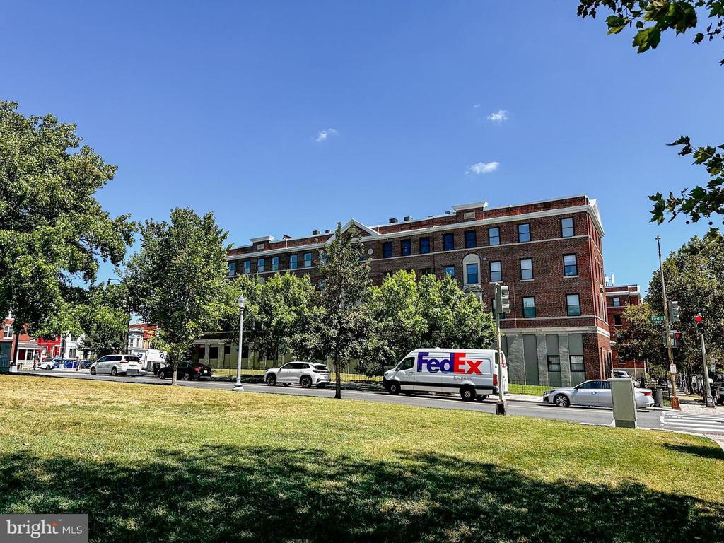 80 NEW YORK AVENUE NW Unit: 402