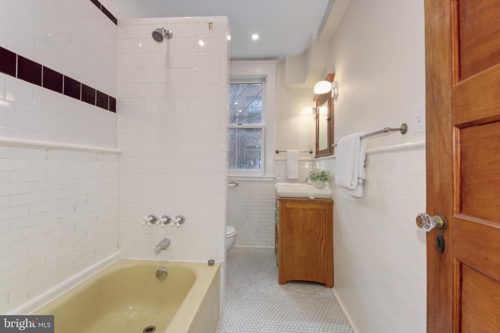 1789 LANIER PLACE NW Unit: 34