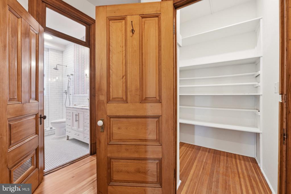2220 20TH STREET NW Unit: 33