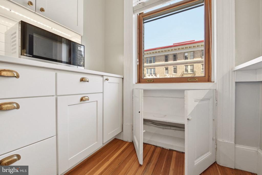 2220 20TH STREET NW Unit: 33