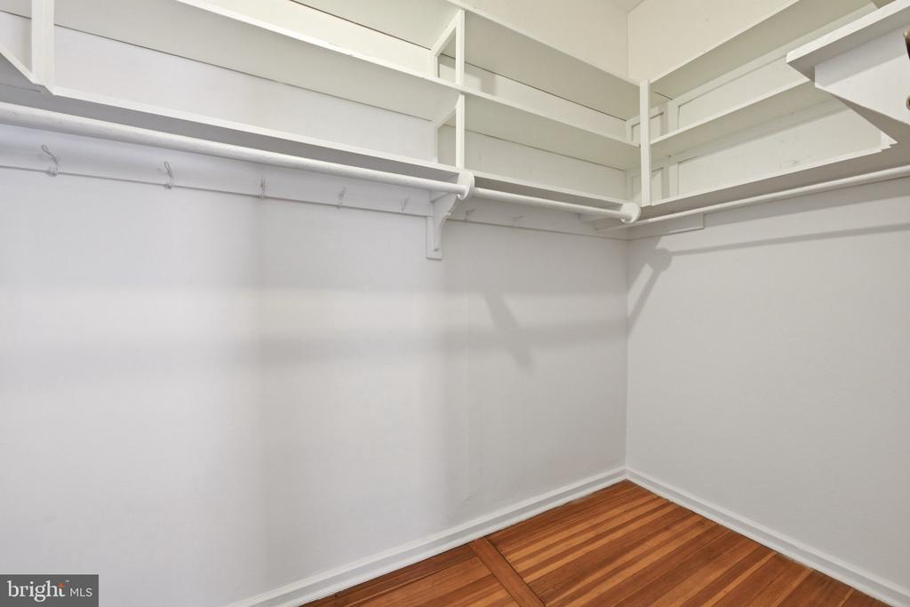 2220 20TH STREET NW Unit: 33