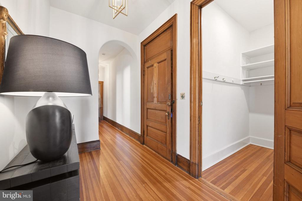 2220 20TH STREET NW Unit: 33