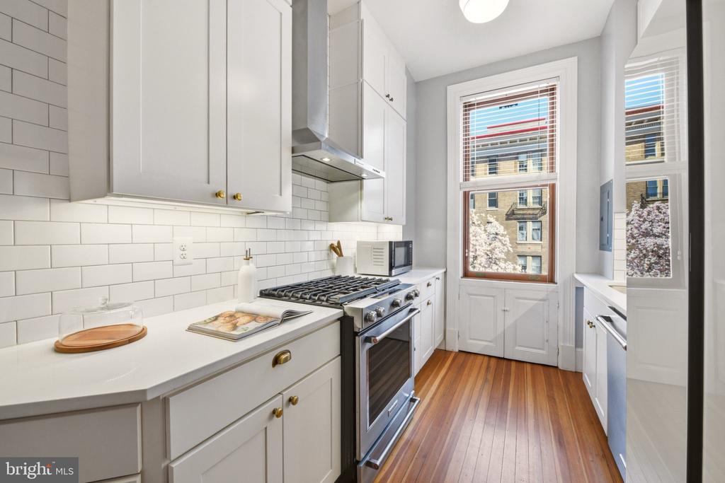2220 20TH STREET NW Unit: 33