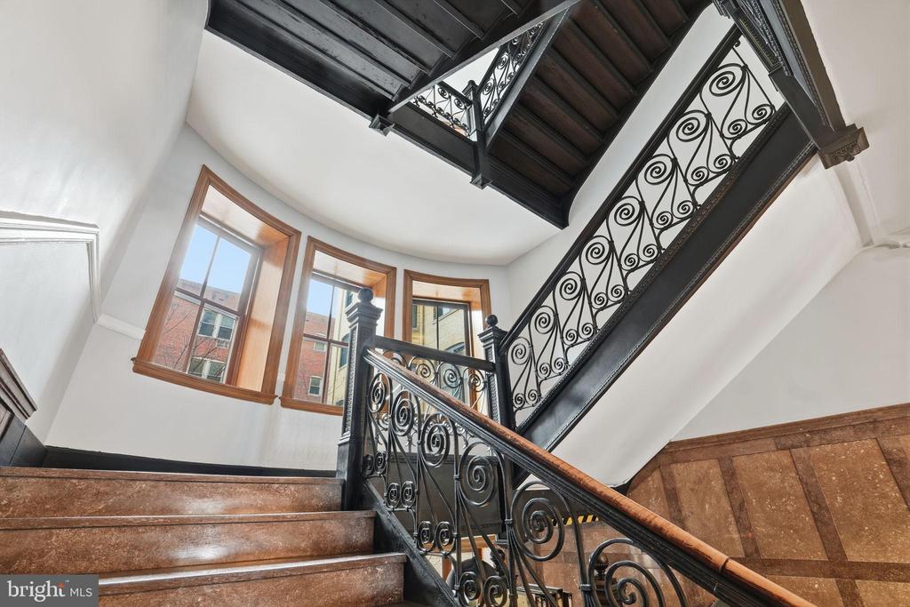 2220 20TH STREET NW Unit: 33