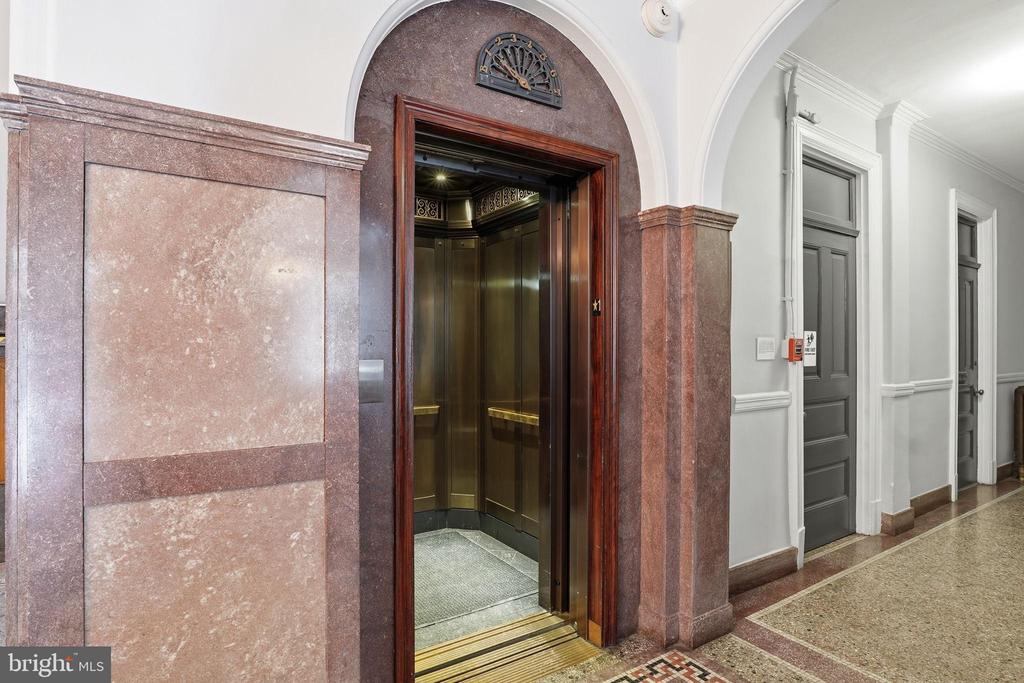 2220 20TH STREET NW Unit: 33