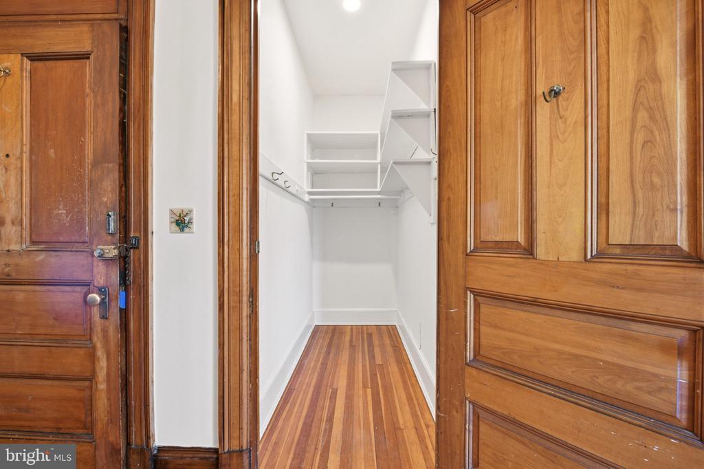2220 20TH STREET NW Unit: 33