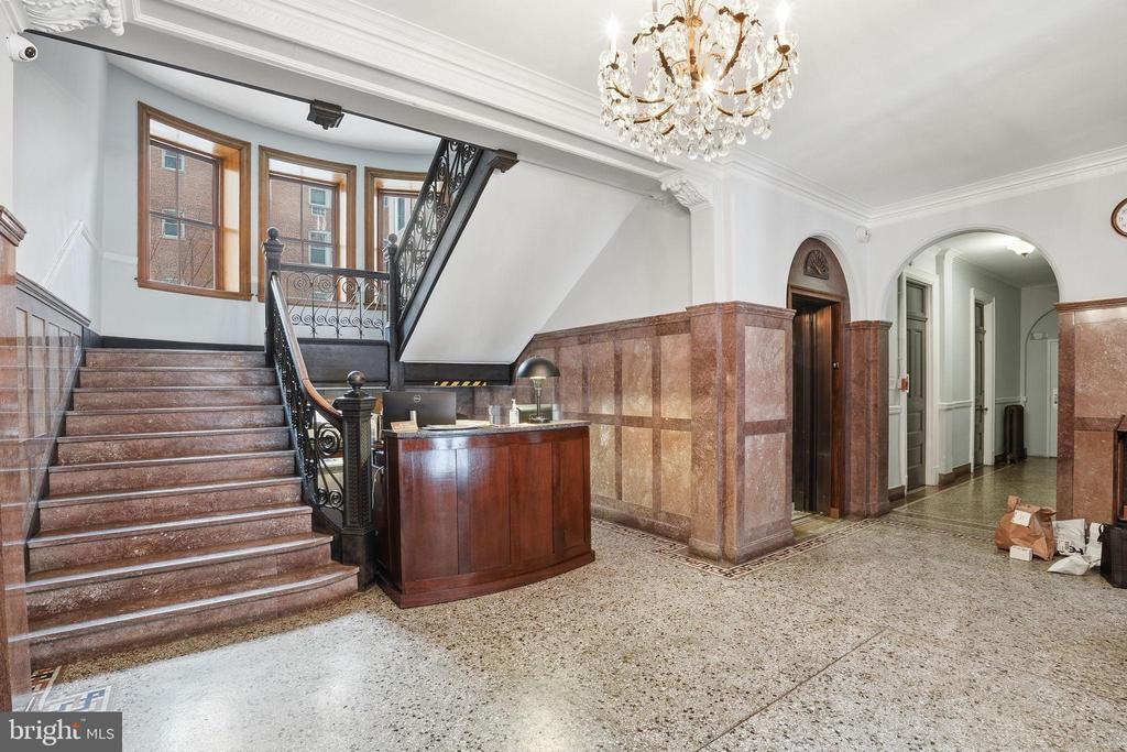 2220 20TH STREET NW Unit: 33