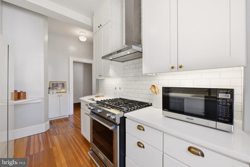 2220 20TH STREET NW Unit: 33