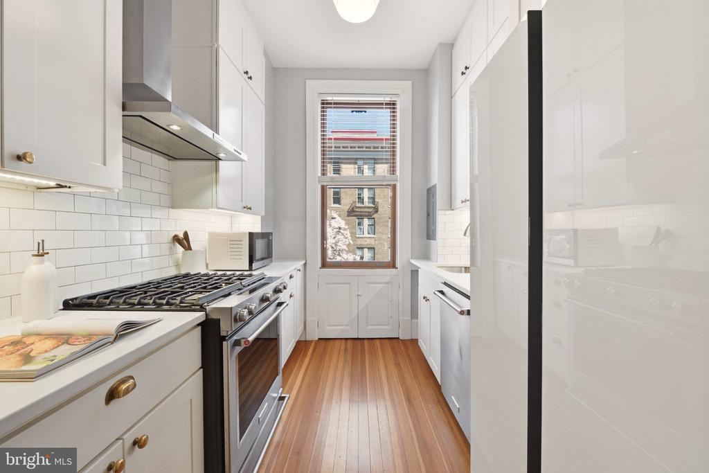 2220 20TH STREET NW Unit: 33