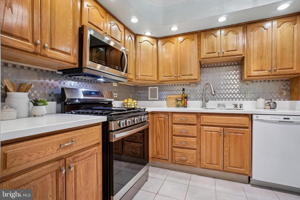 3001 VEAZEY TERRACE NW Unit: 1505