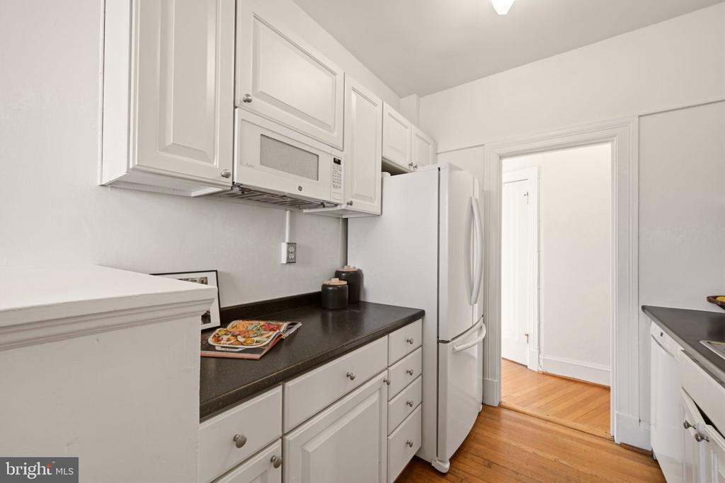 5402 CONNECTICUT AVENUE NW Unit: 400