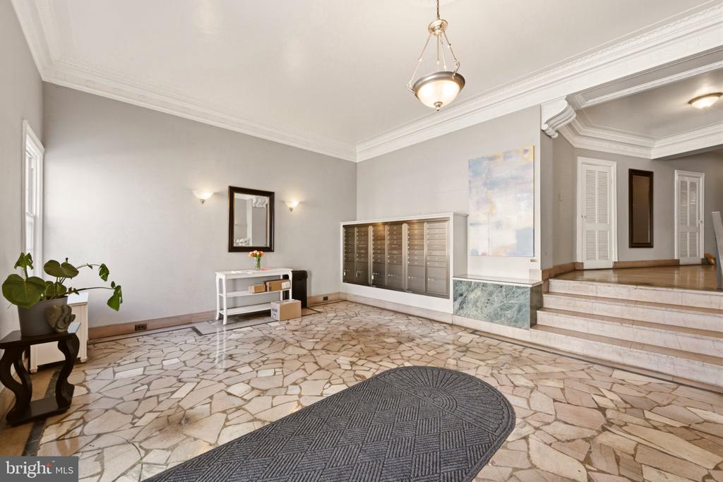 5402 CONNECTICUT AVENUE NW Unit: 400