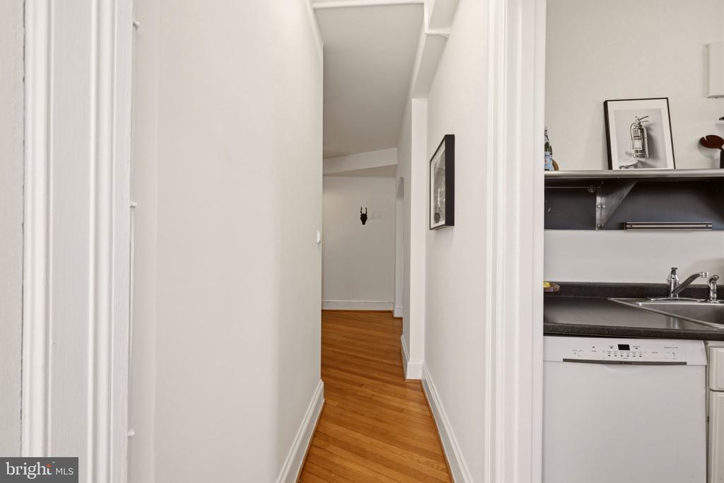 5402 CONNECTICUT AVENUE NW Unit: 400