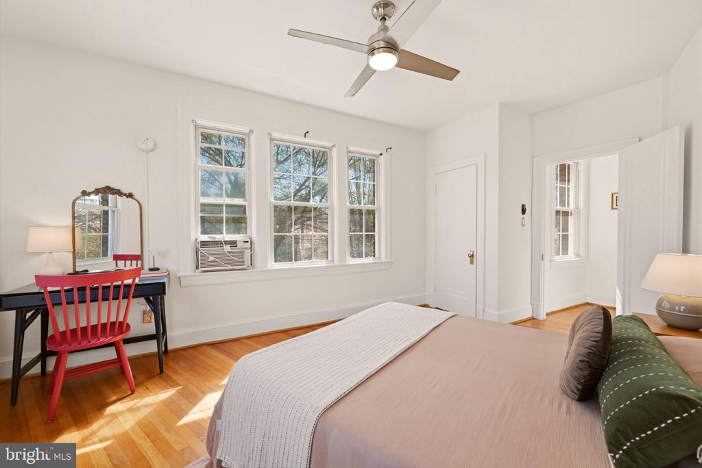 5402 CONNECTICUT AVENUE NW Unit: 400