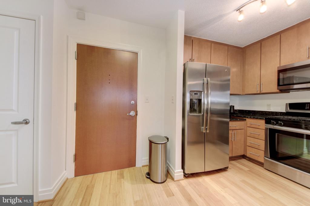 915 E STREET NW Unit: 505